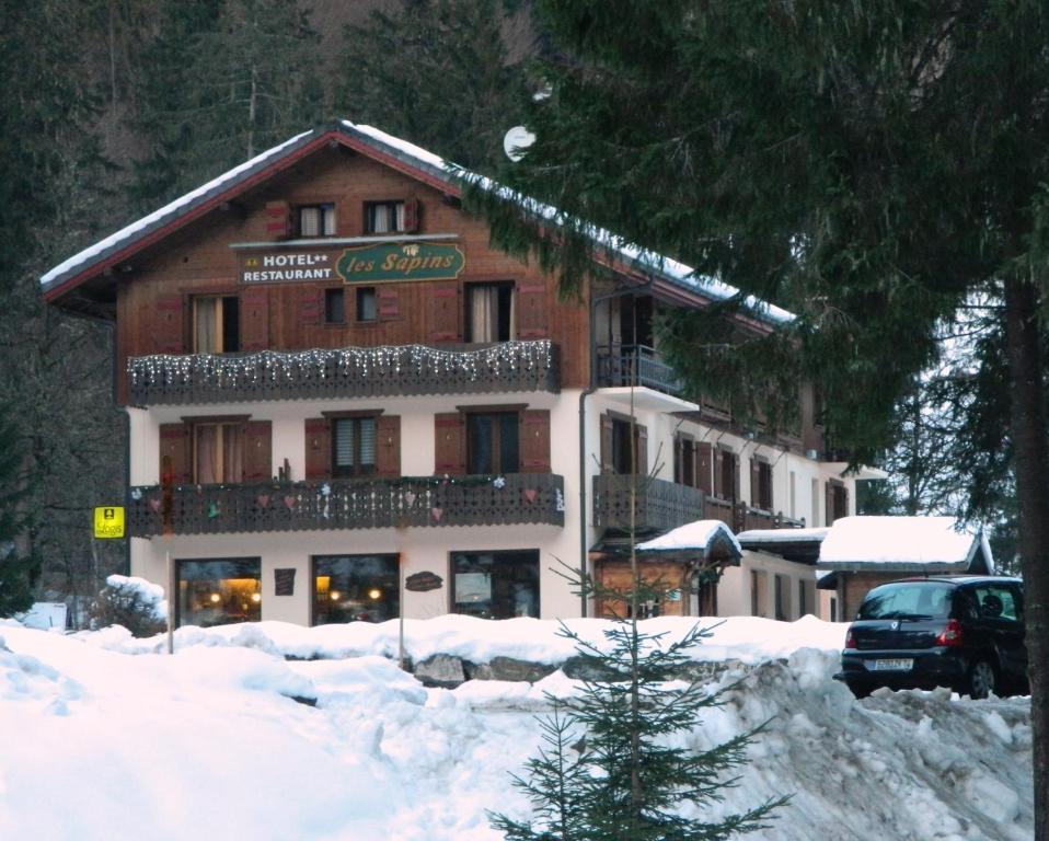 Logis Hotel Les Sapins มงทริองด์ ภายนอก รูปภาพ