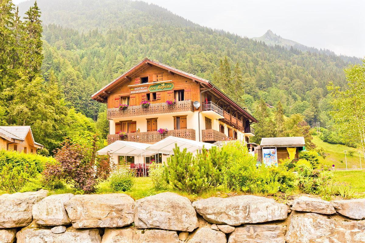 Logis Hotel Les Sapins มงทริองด์ ภายนอก รูปภาพ